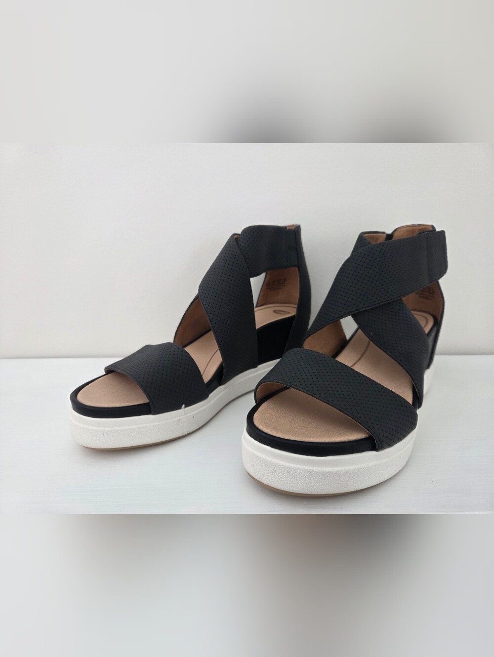 Dr. Scholl's Women's Black Platform Sandals with Crisscross Straps